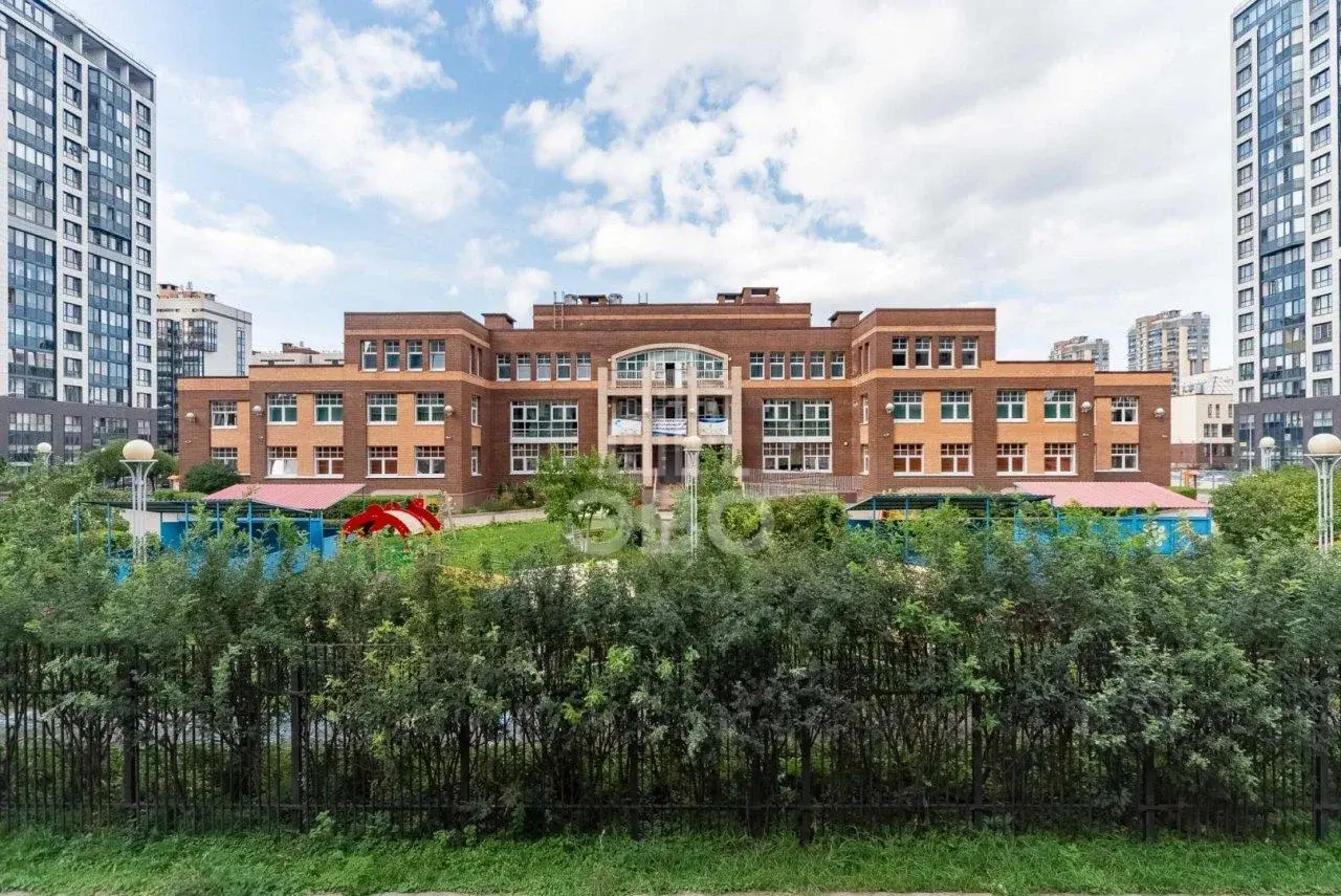 трехкомнатная квартира в Санкт-Петербурге по адресу: Петергофское ш., 55, к 1