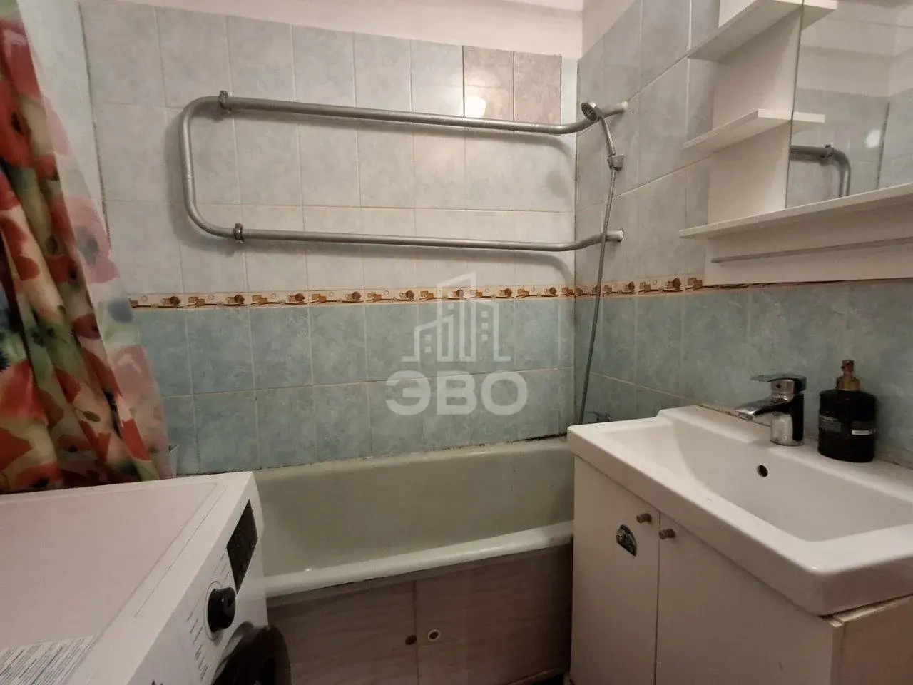 трехкомнатная квартира в Санкт-Петербурге по адресу: Солнечная ул., 37