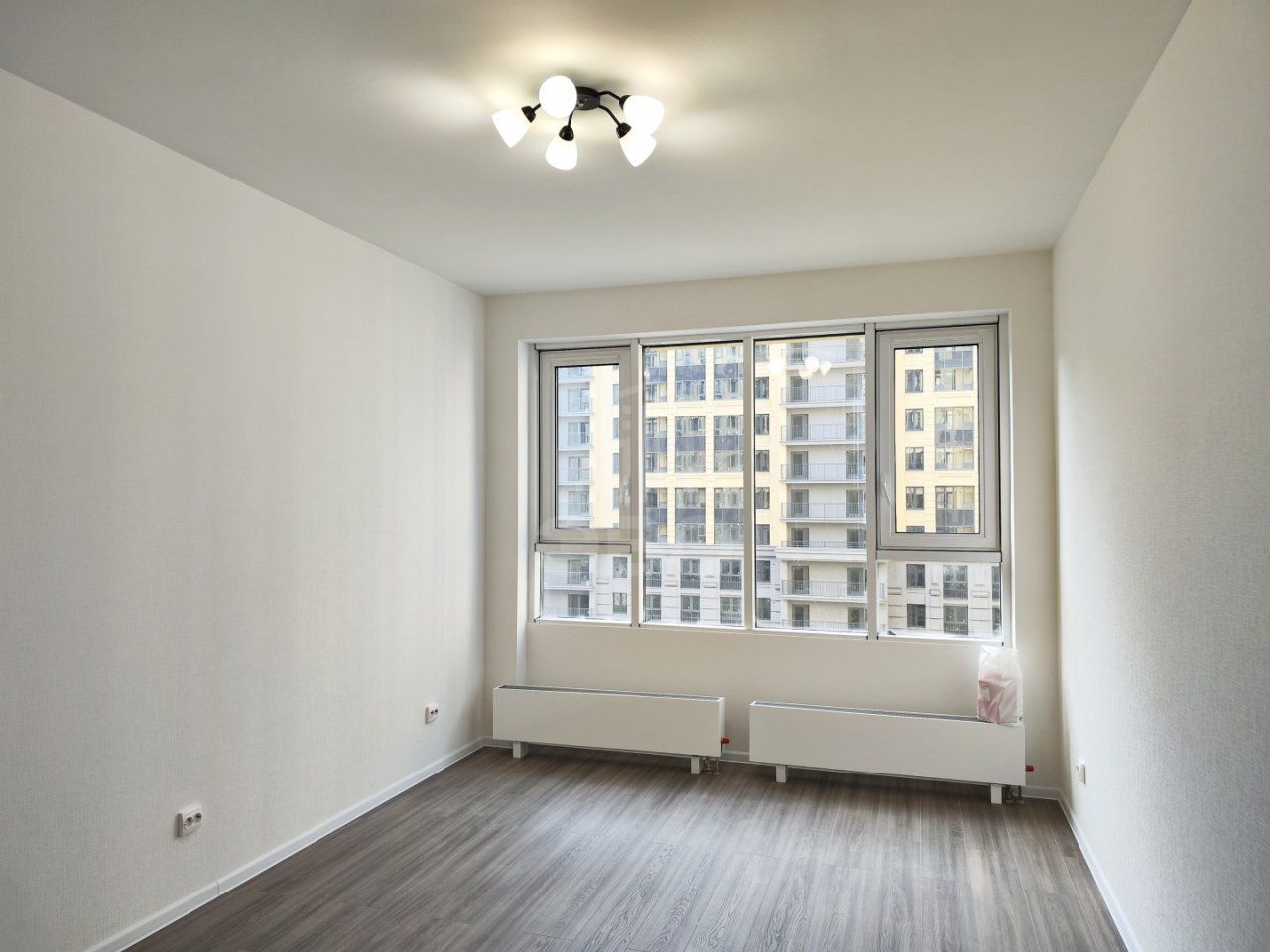 однокомнатная квартира в Санкт-Петербурге по адресу: Октябрьская наб., 40, строение 1