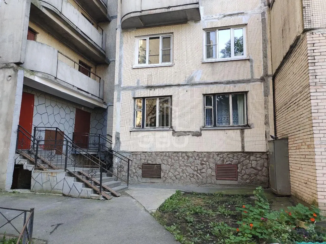 трехкомнатная квартира в Санкт-Петербурге по адресу: Бухарестская ул., 120, к 1