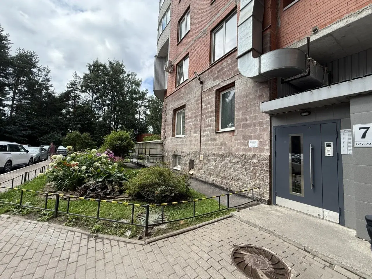 трехкомнатная квартира в Санкт-Петербурге по адресу: Новоколомяжский проспект, 11