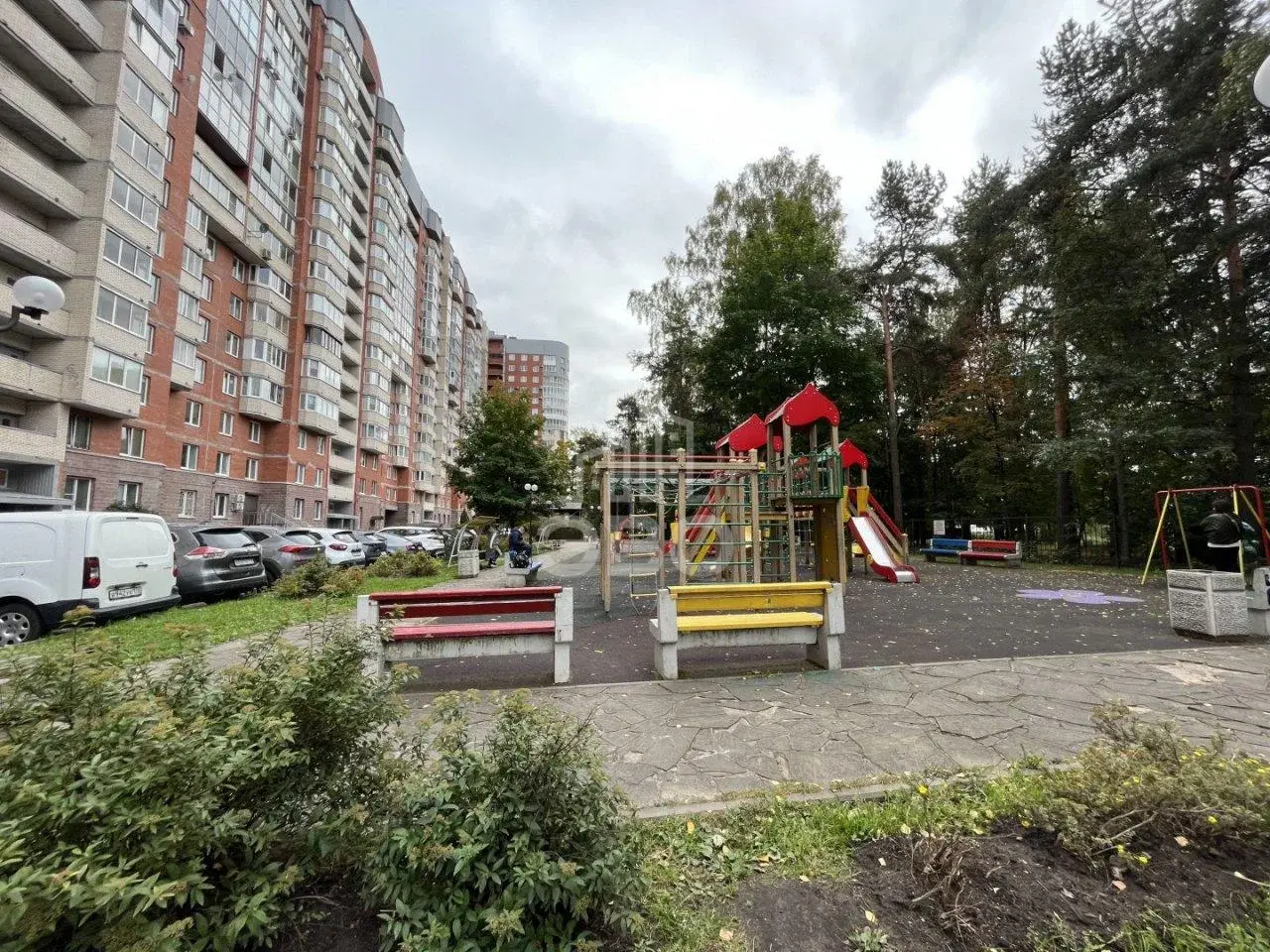 трехкомнатная квартира в Санкт-Петербурге по адресу: Новоколомяжский проспект, 11