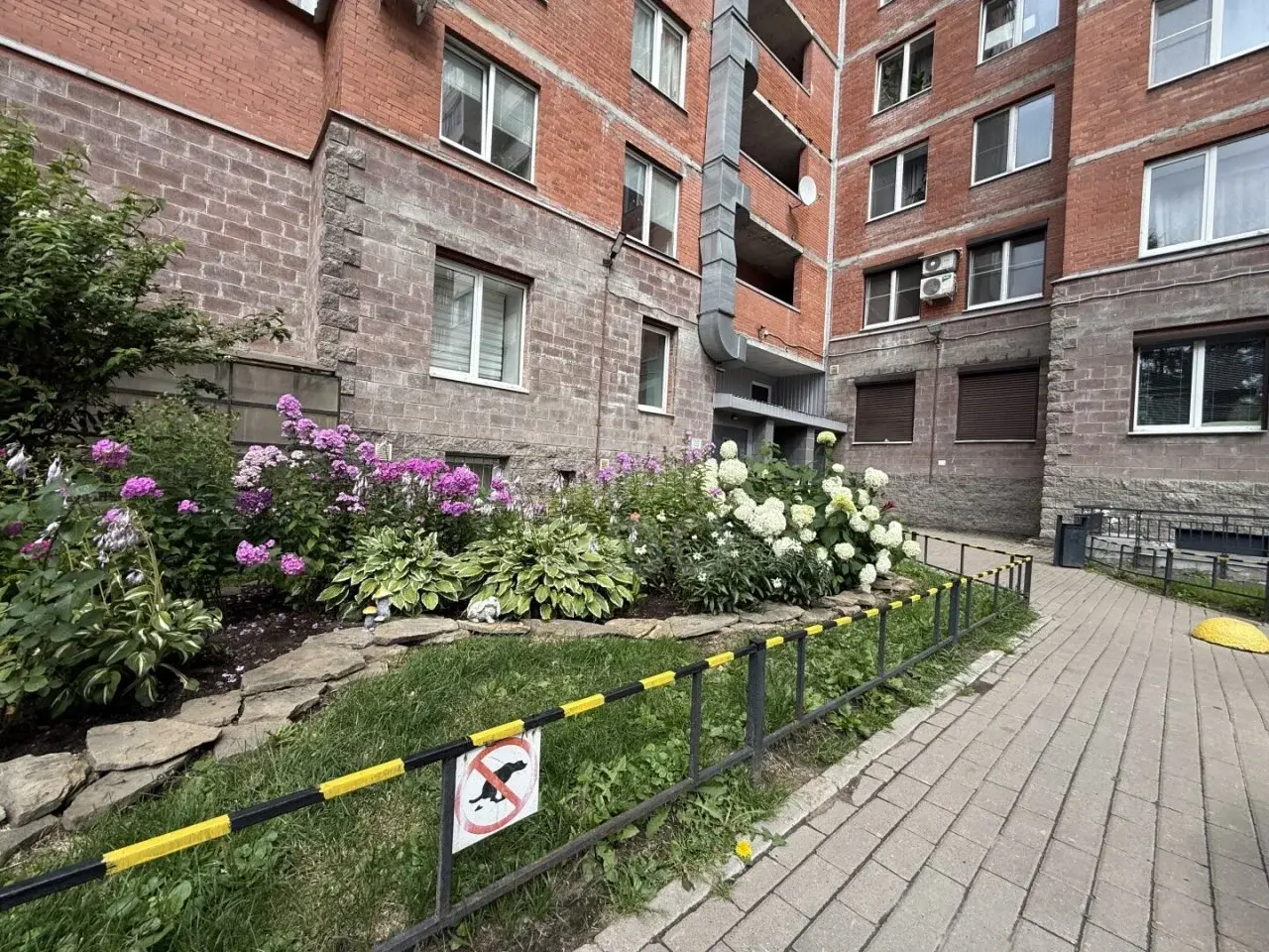 трехкомнатная квартира в Санкт-Петербурге по адресу: Новоколомяжский проспект, 11