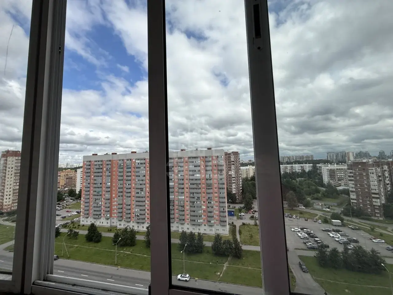 трехкомнатная квартира в Санкт-Петербурге по адресу: Новоколомяжский проспект, 11