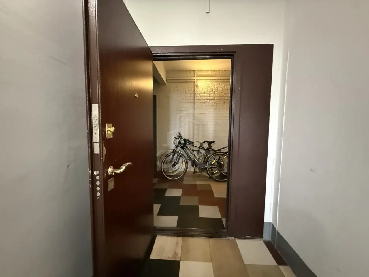трехкомнатная квартира в Санкт-Петербурге по адресу: Новоколомяжский проспект, 11