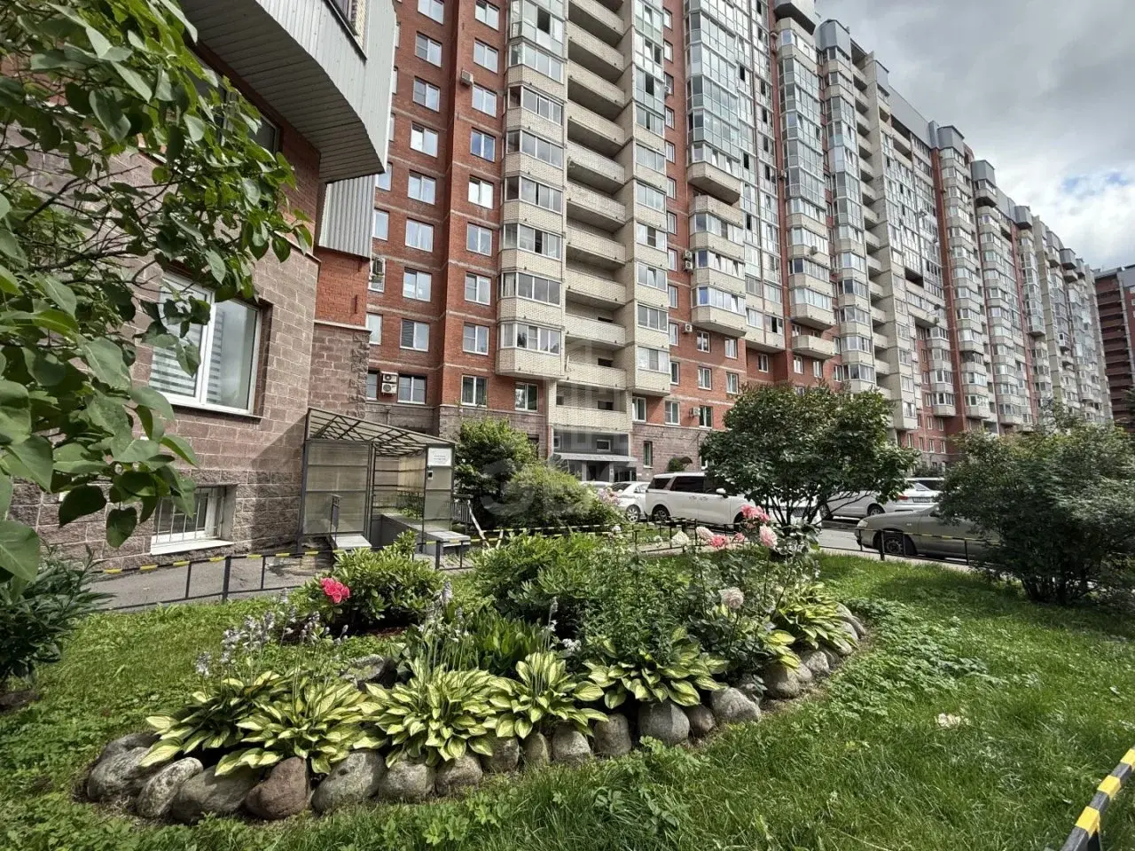 трехкомнатная квартира в Санкт-Петербурге по адресу: Новоколомяжский проспект, 11