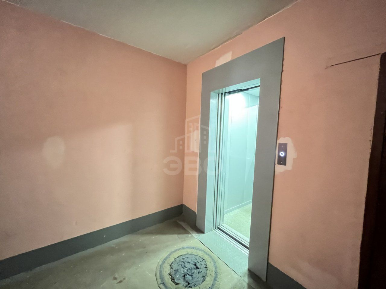 двухкомнатная квартира в Санкт-Петербурге по адресу: Коммунаров ул., 120