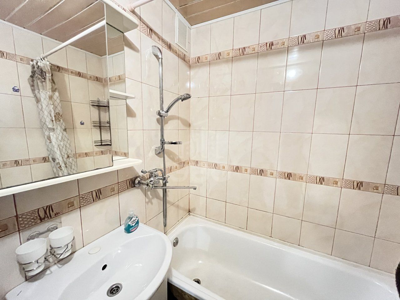 двухкомнатная квартира в Санкт-Петербурге по адресу: Коммунаров ул., 120