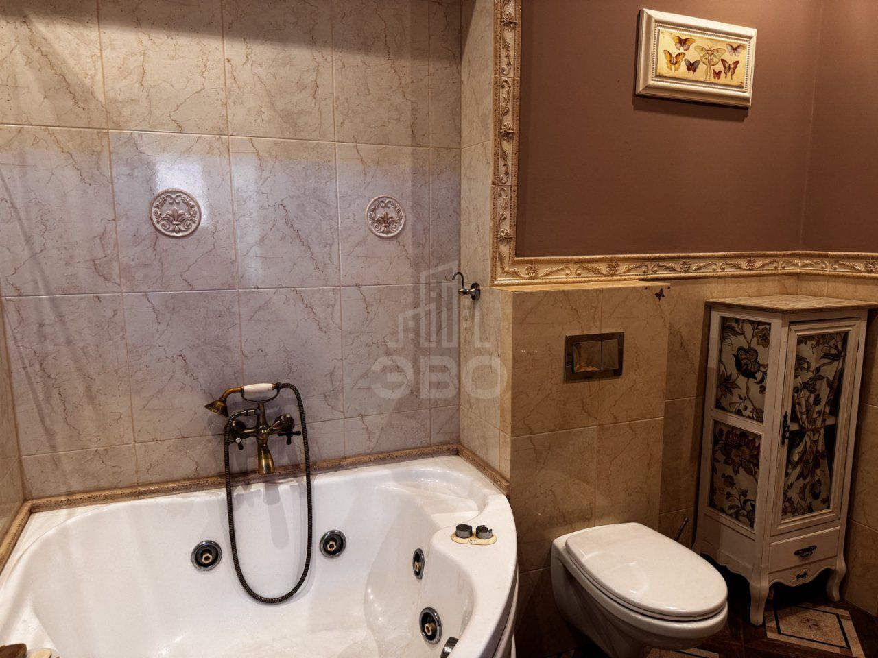 трехкомнатная квартира в Санкт-Петербург по адресу: Таллинская ул., 10