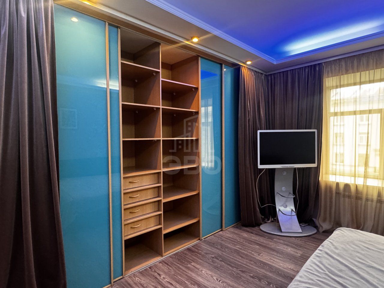 трехкомнатная квартира в Санкт-Петербург по адресу: Таллинская ул., 10