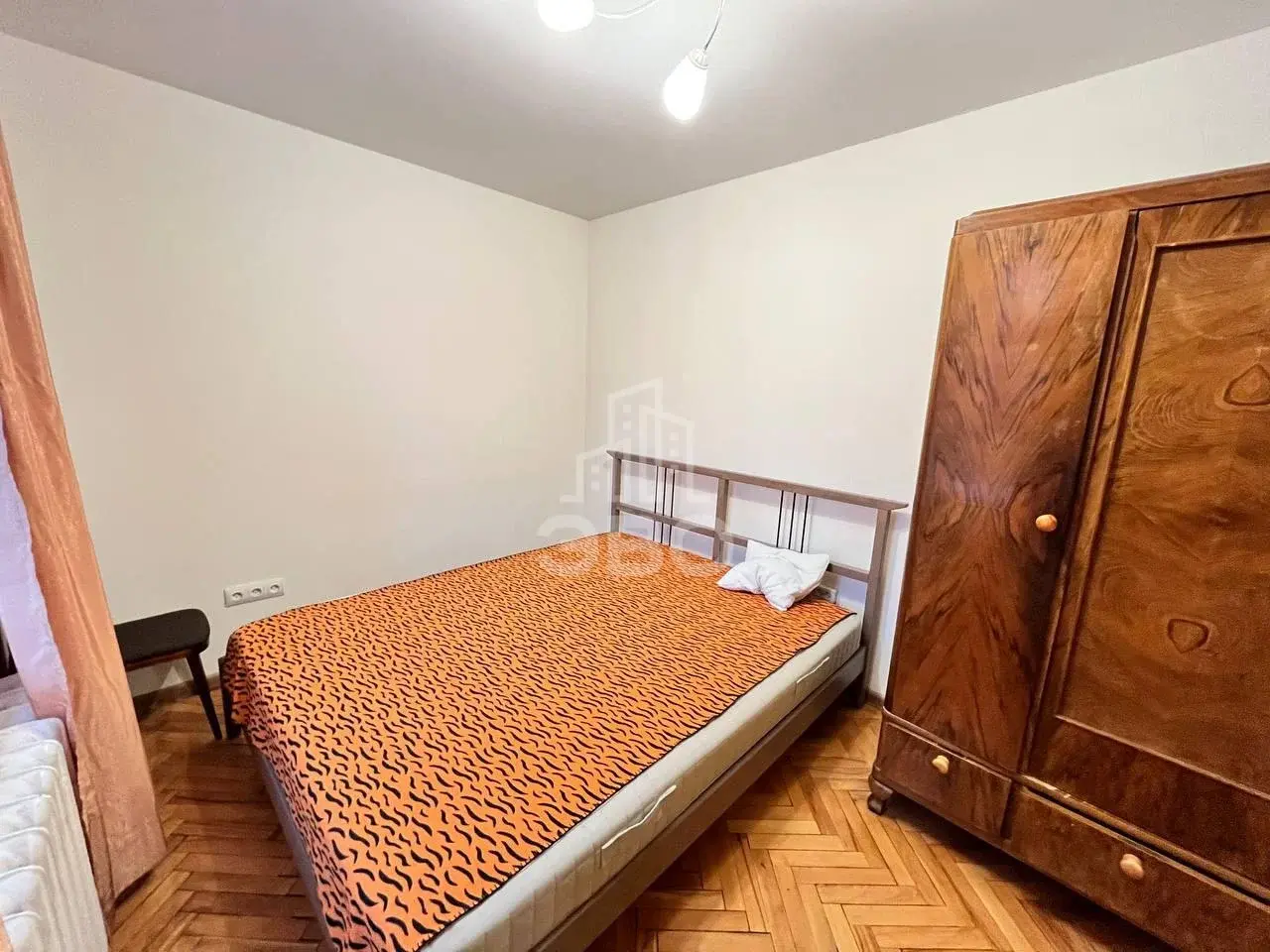 трехкомнатная квартира в Санкт-Петербурге по адресу: Новороссийская ул., 32