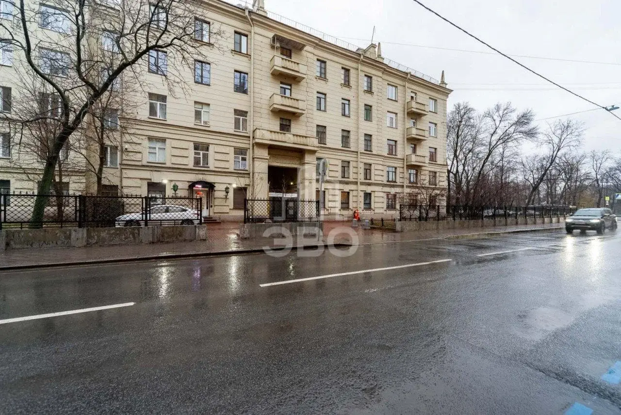 трехкомнатная квартира в Санкт-Петербурге по адресу: Таврическая ул., 2