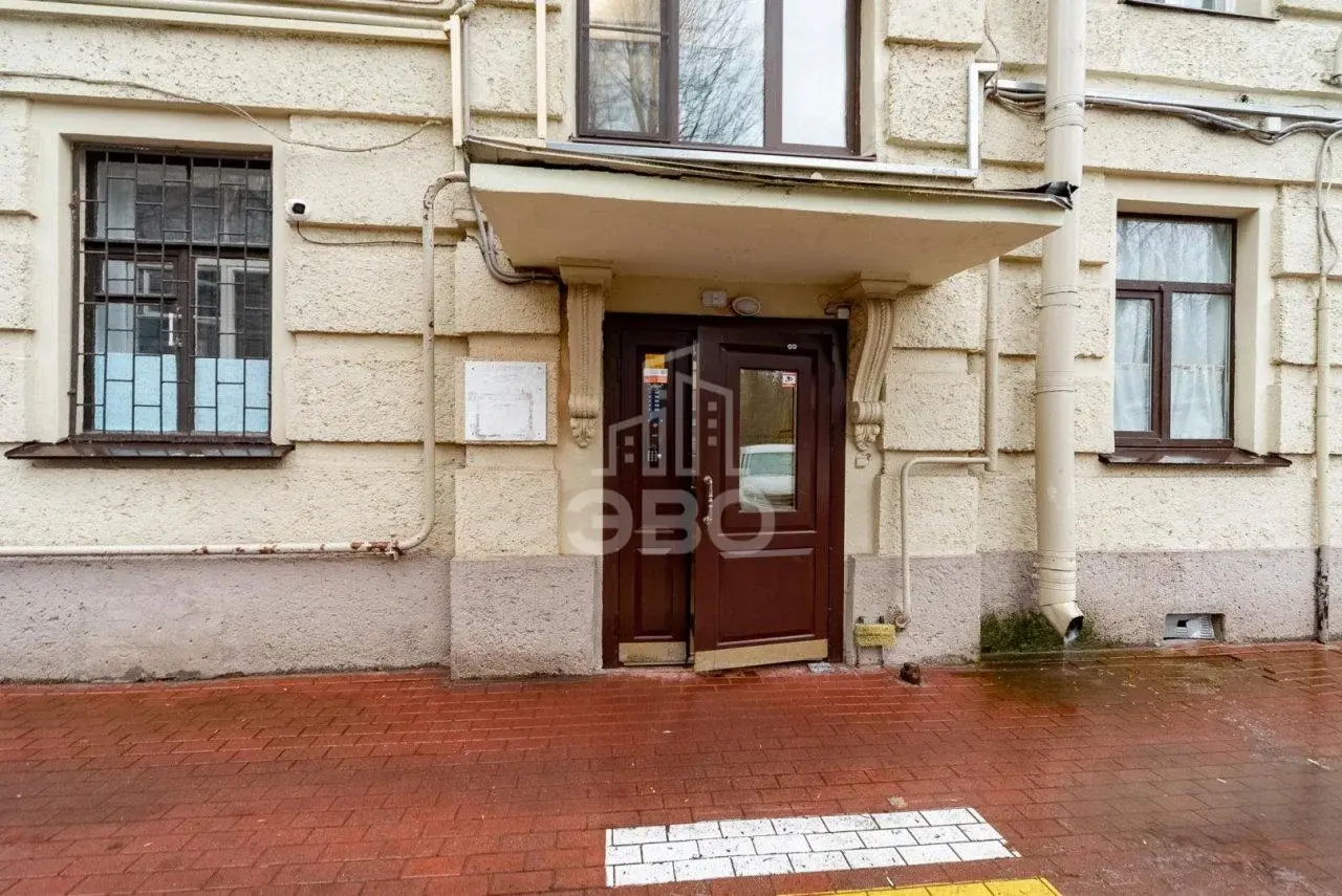 трехкомнатная квартира в Санкт-Петербурге по адресу: Таврическая ул., 2