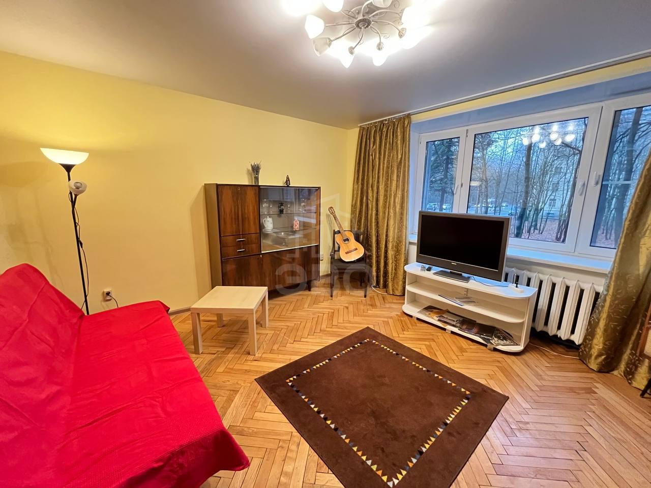 трехкомнатная квартира в Санкт-Петербурге по адресу: Новороссийская ул., 32