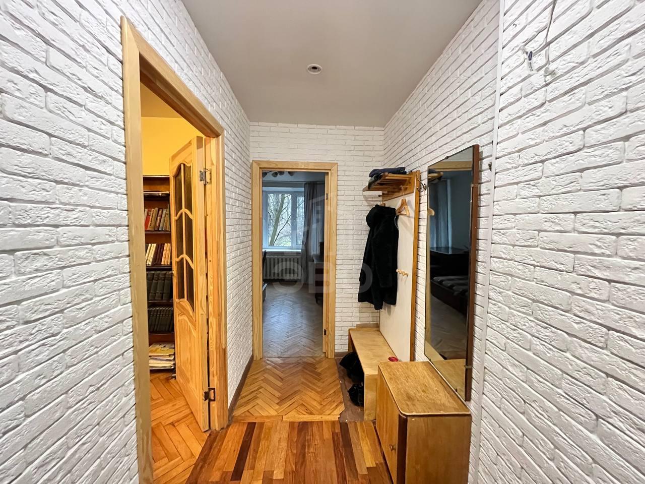 трехкомнатная квартира в Санкт-Петербурге по адресу: Новороссийская ул., 32