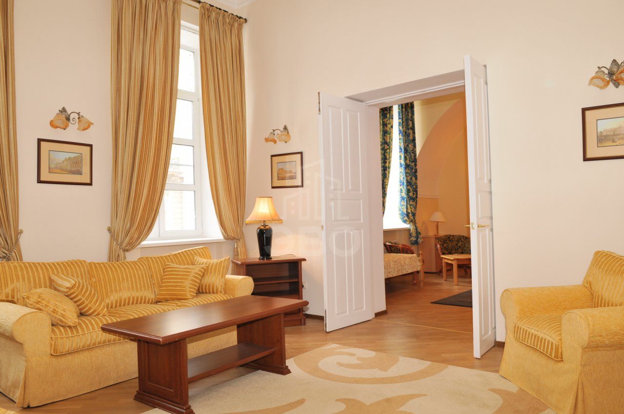 четырехкомнатная квартира в Санкт-Петербурге по адресу: Миллионная ул., 4