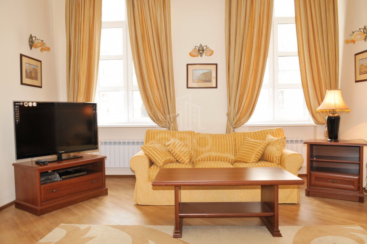 четырехкомнатная квартира в Санкт-Петербурге по адресу: Миллионная ул., 4