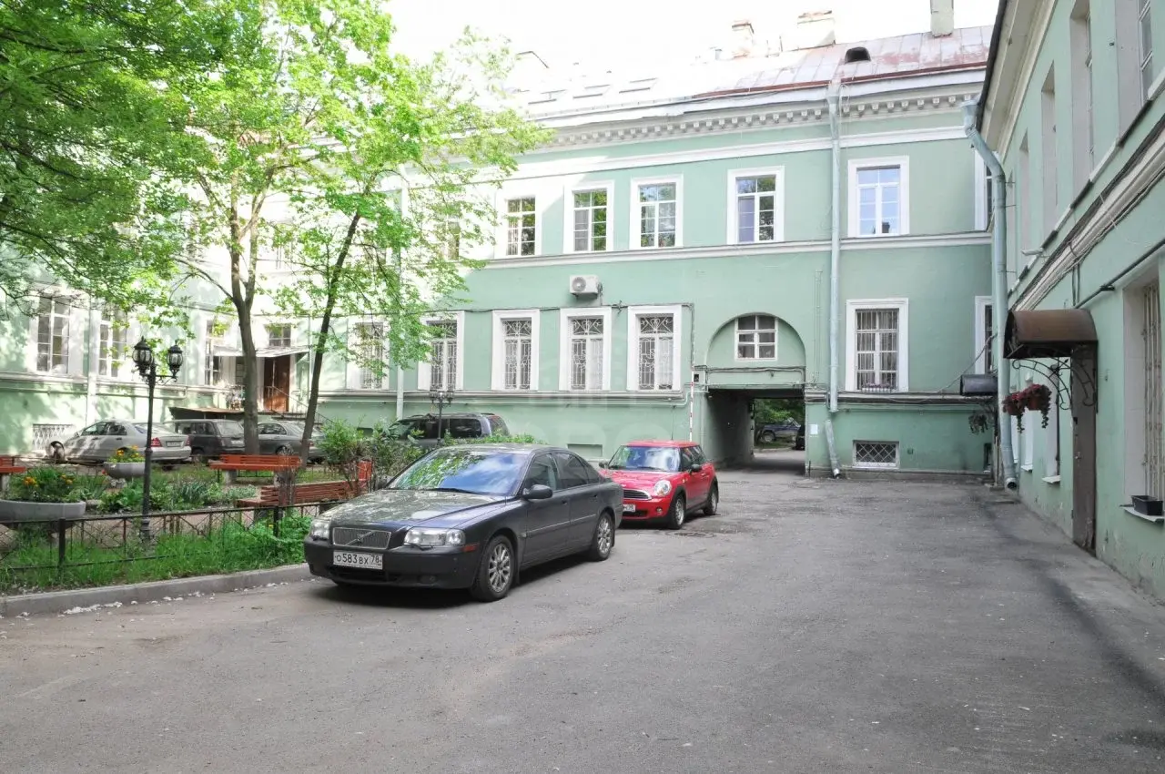 четырехкомнатная квартира в Санкт-Петербурге по адресу: Миллионная ул., 4