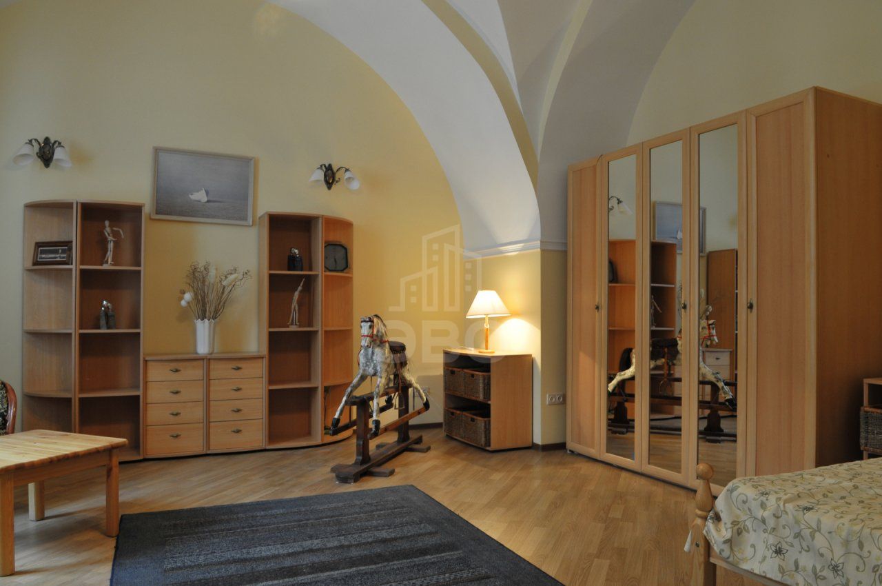 четырехкомнатная квартира в Санкт-Петербурге по адресу: Миллионная ул., 4