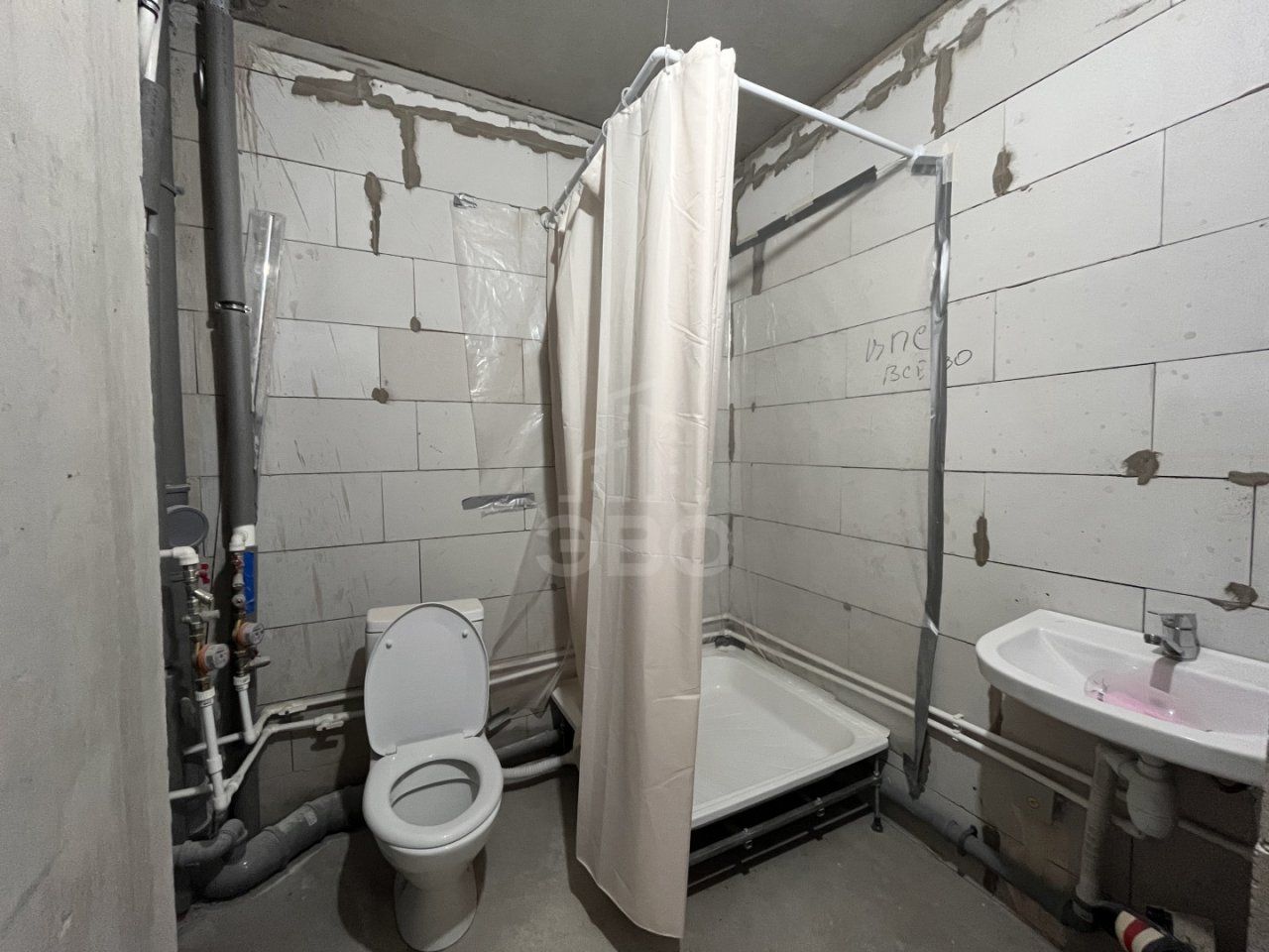 трехкомнатная квартира в Ленинградской области по адресу: Шоссе в Лаврики ул., 93