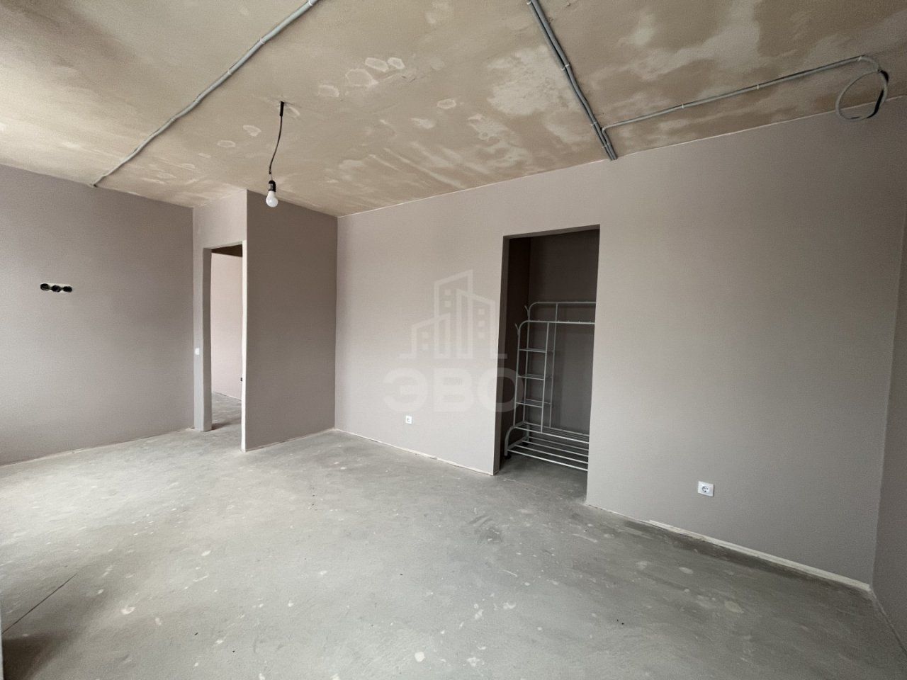 трехкомнатная квартира в Ленинградской области по адресу: Шоссе в Лаврики ул., 93