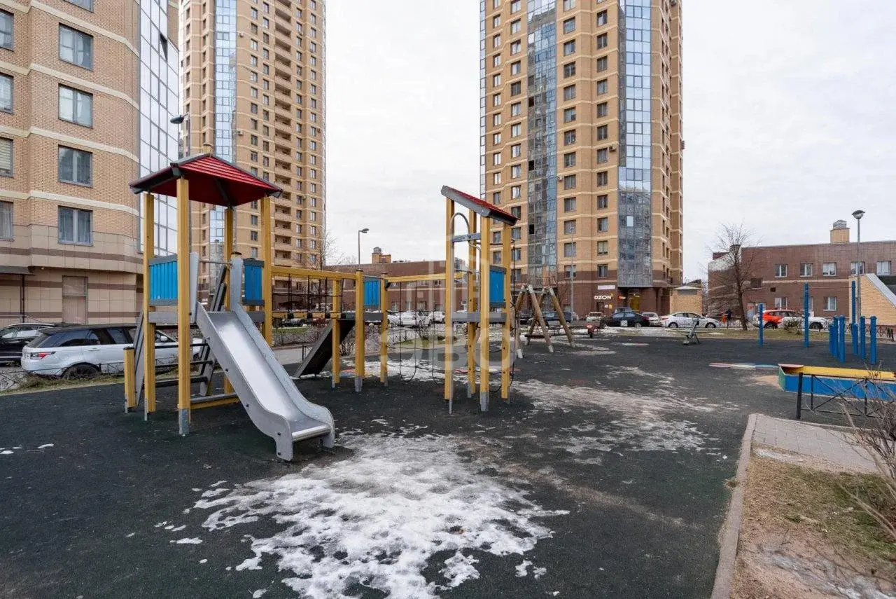 четырехкомнатная квартира в Санкт-Петербурге по адресу: Выборгское ш., 17, к 1