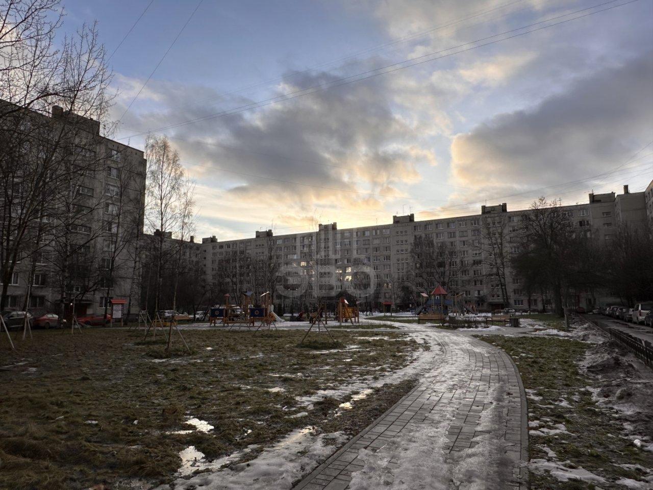 двухкомнатная квартира в Санкт-Петербурге по адресу: Купчинская ул., 8, к 1