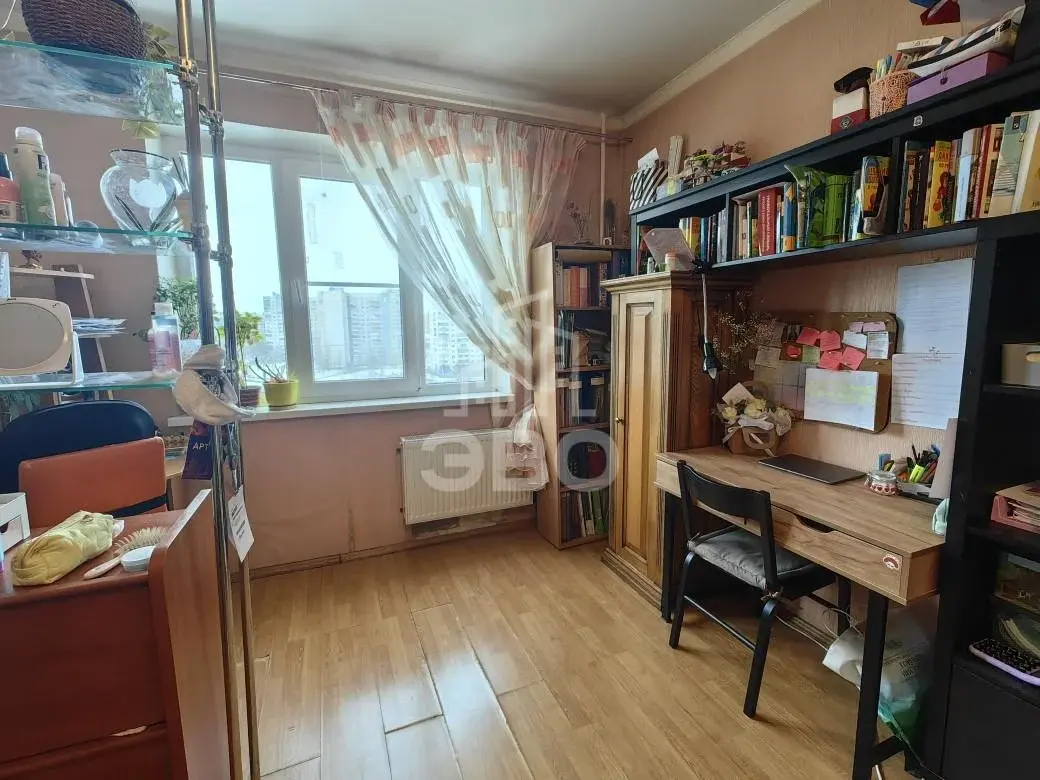 трехкомнатная квартира в Санкт-Петербурге по адресу: Кораблестроителей ул., 37, литера В
