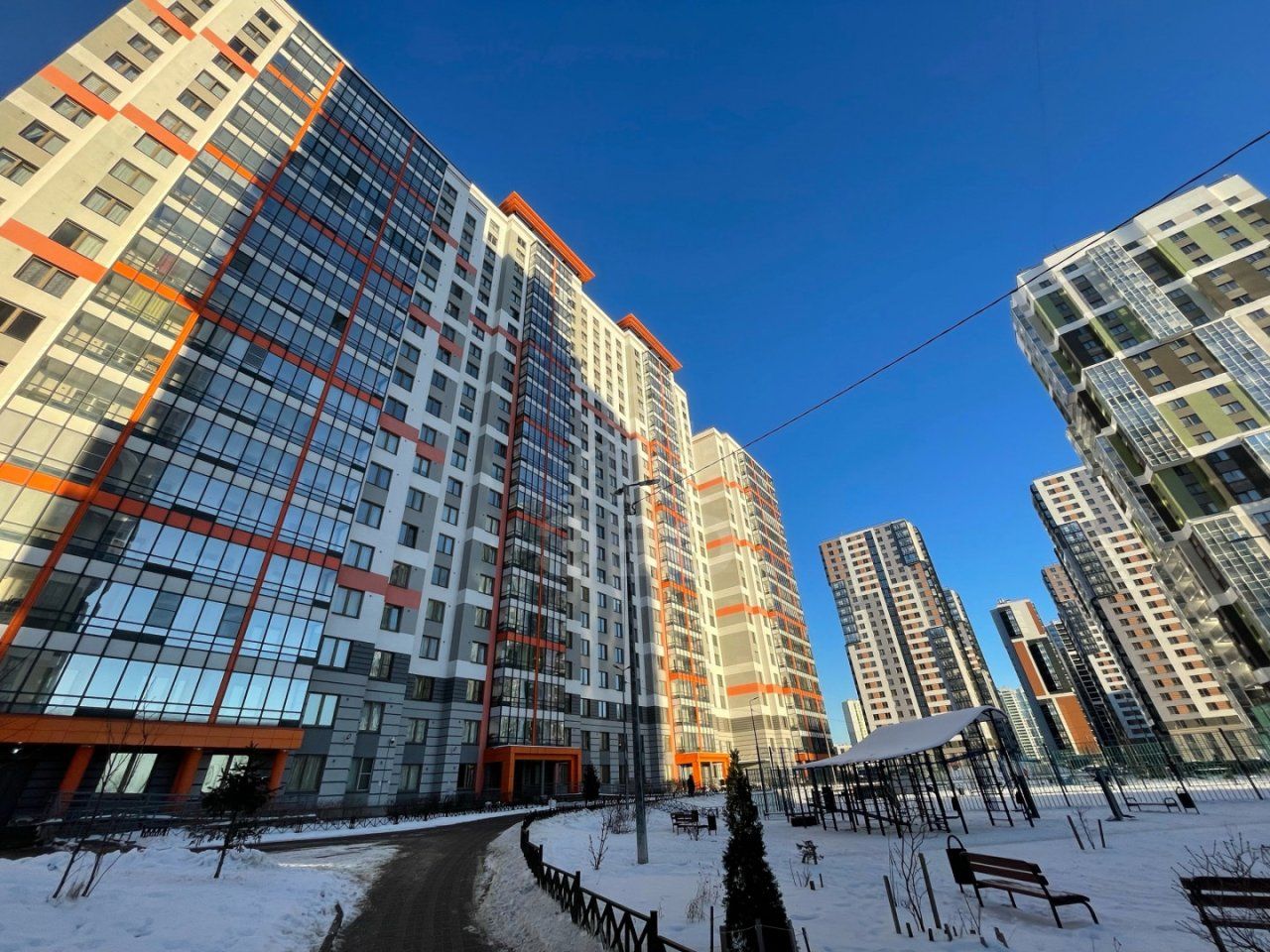 четырехкомнатная квартира в Санкт-Петербурге по адресу: Кушелевская дорога., 5, к 8