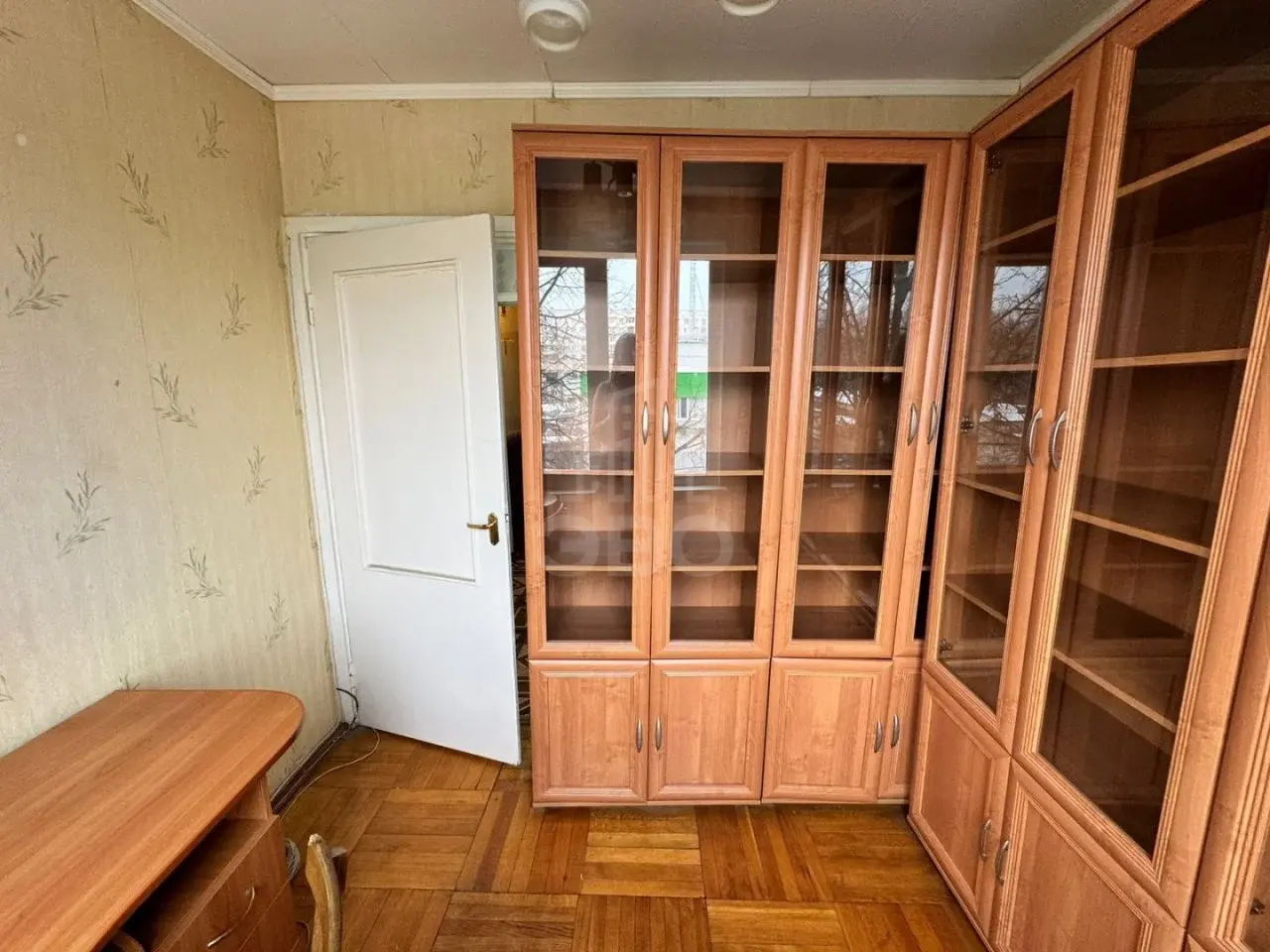 четырехкомнатная квартира в Санкт-Петербурге по адресу: Тамбасова ул., 27, к 1