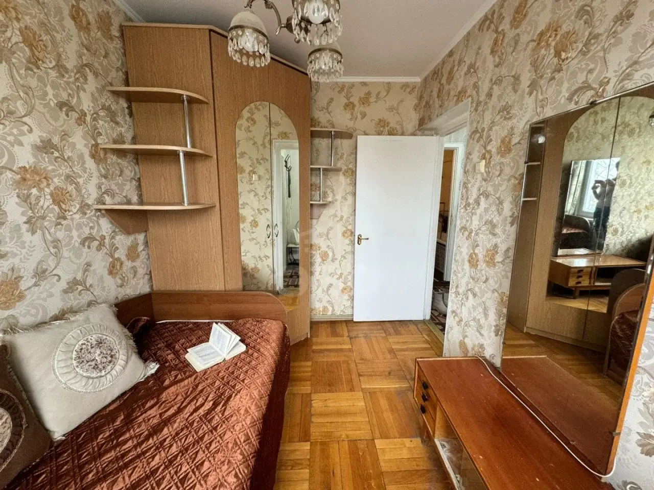 четырехкомнатная квартира в Санкт-Петербурге по адресу: Тамбасова ул., 27, к 1