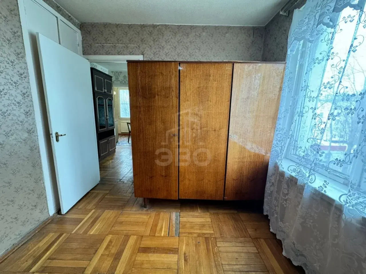 четырехкомнатная квартира в Санкт-Петербурге по адресу: Тамбасова ул., 27, к 1