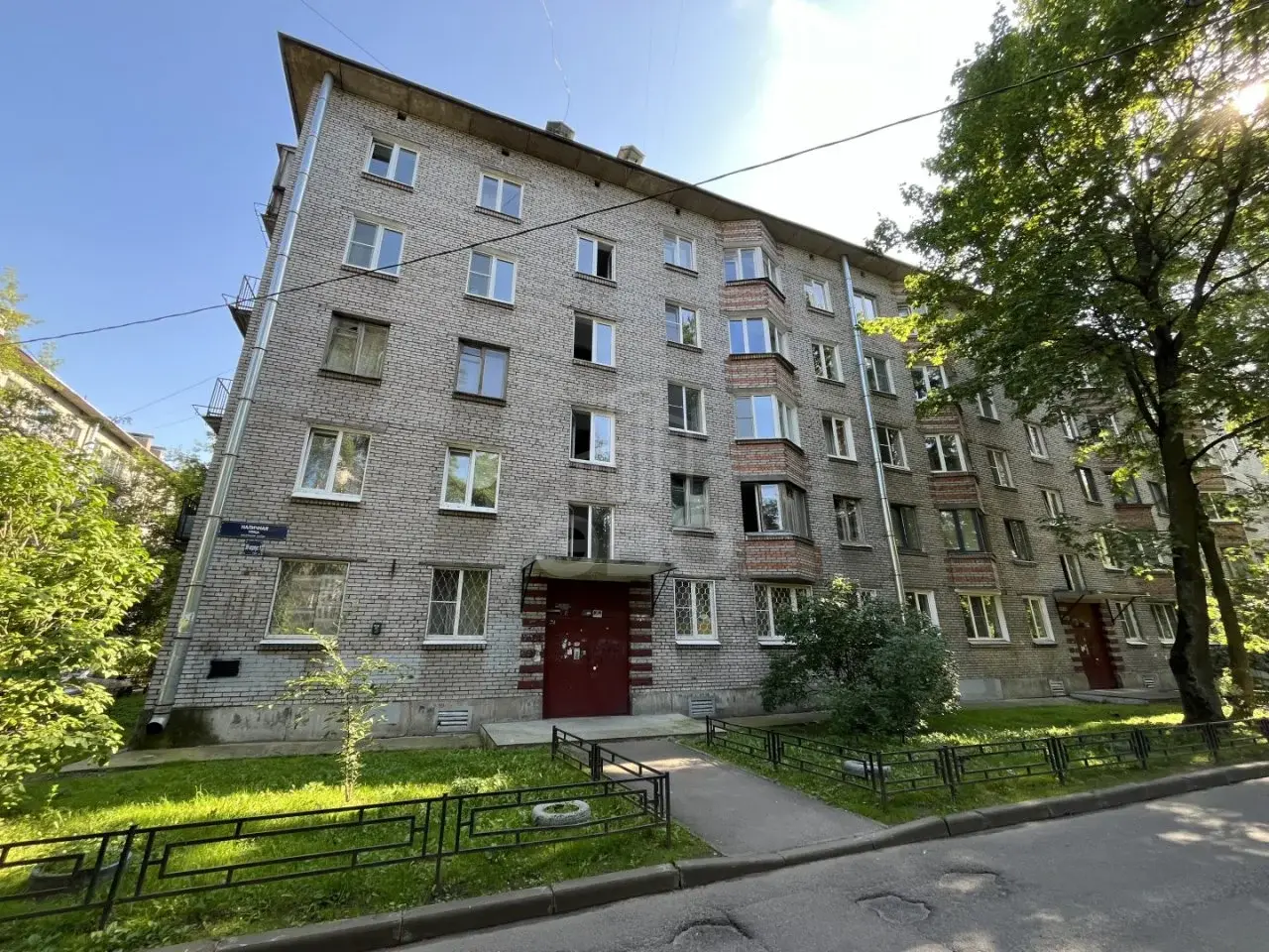 трехкомнатная квартира в Санкт-Петербурге по адресу: Наличная ул., 39, к 1