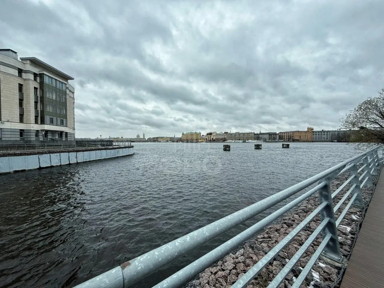 однокомнатная квартира в Санкт-Петербурге по адресу: Петровский проспект, 2