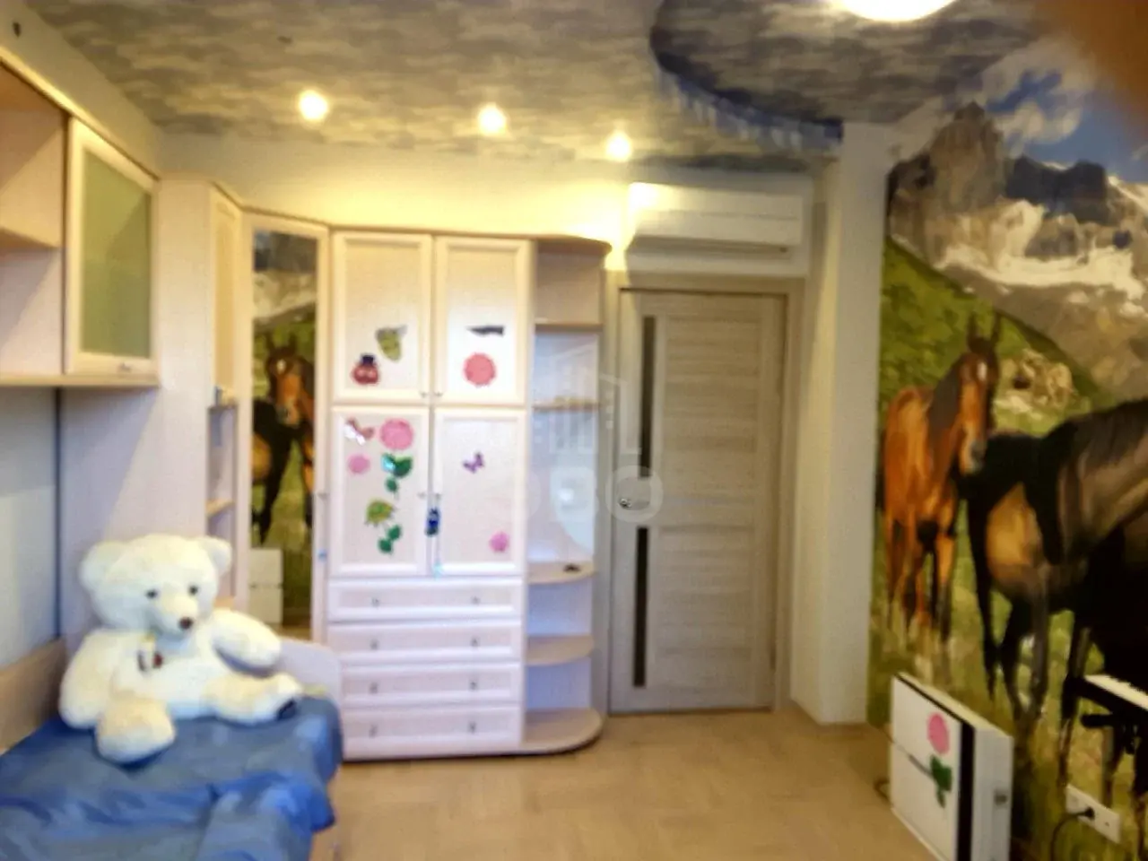 трехкомнатная квартира в Санкт-Петербурге по адресу: Ленинградская ул., 7