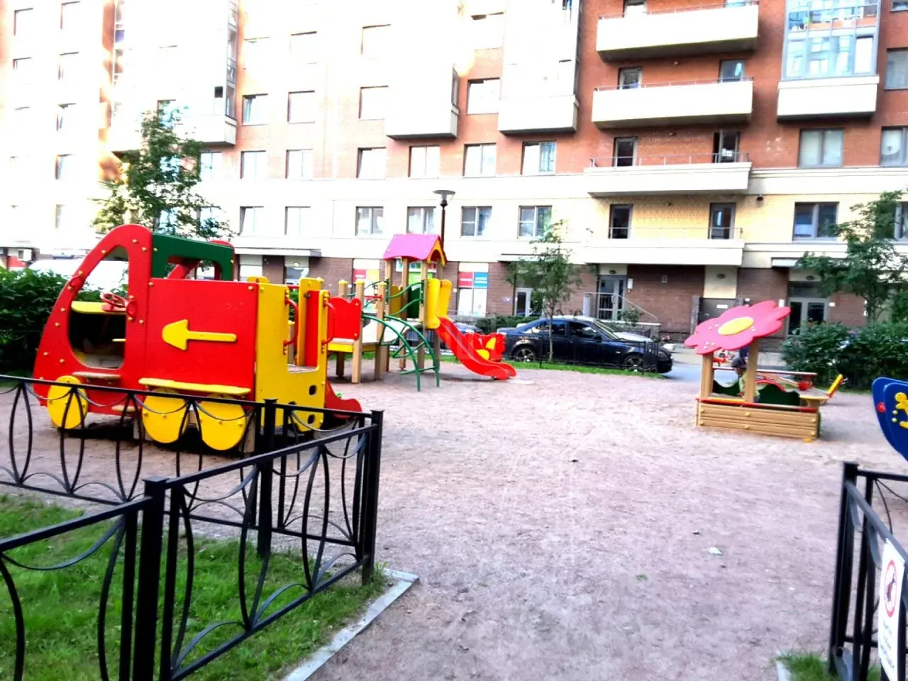 трехкомнатная квартира в Санкт-Петербурге по адресу: Ленинградская ул., 7