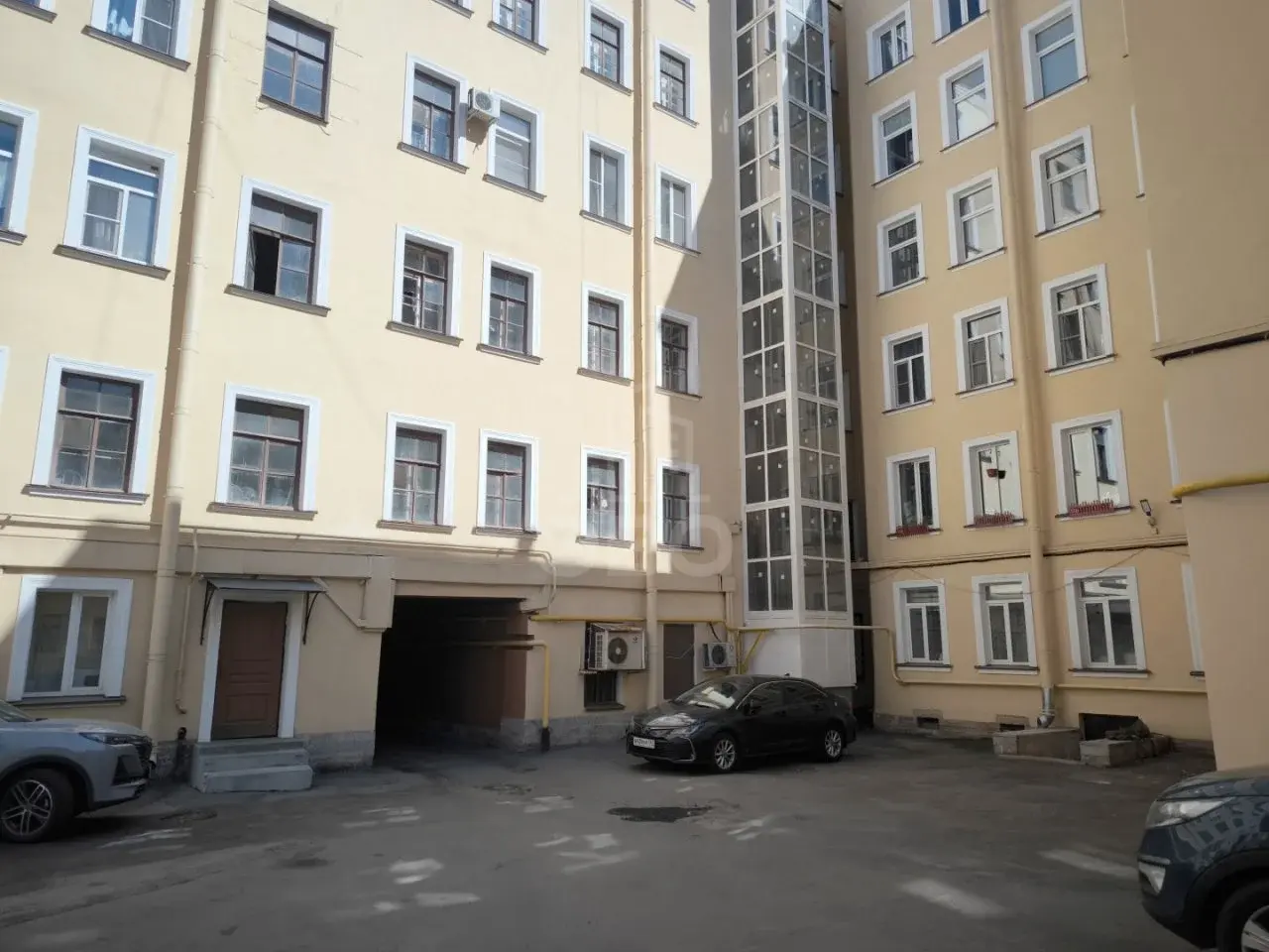 четырехкомнатная квартира в Санкт-Петербурге по адресу: Нейшлотский пер., 15Б