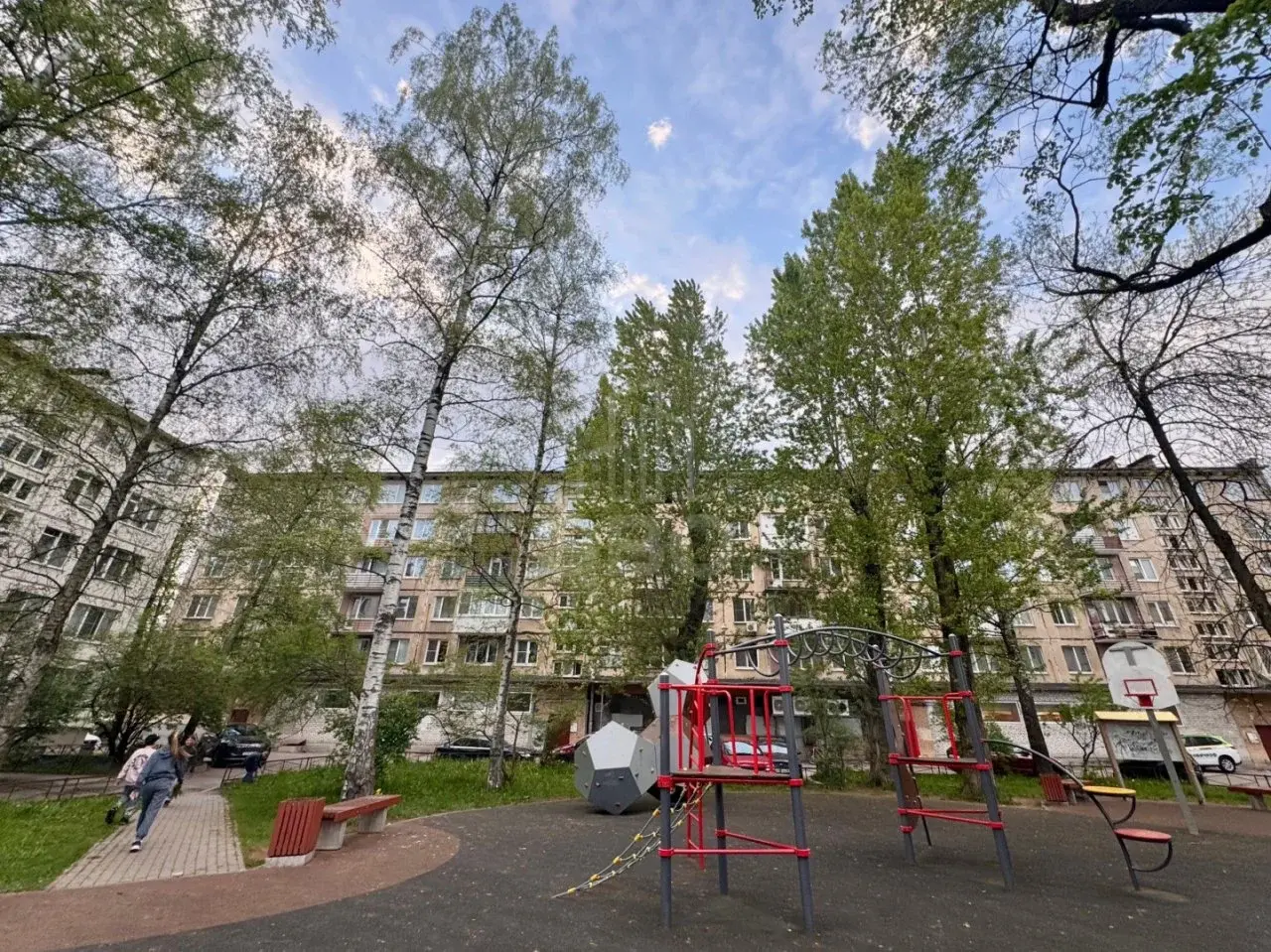 трехкомнатная квартира в Санкт-Петербурге по адресу: Ланское ш., 27