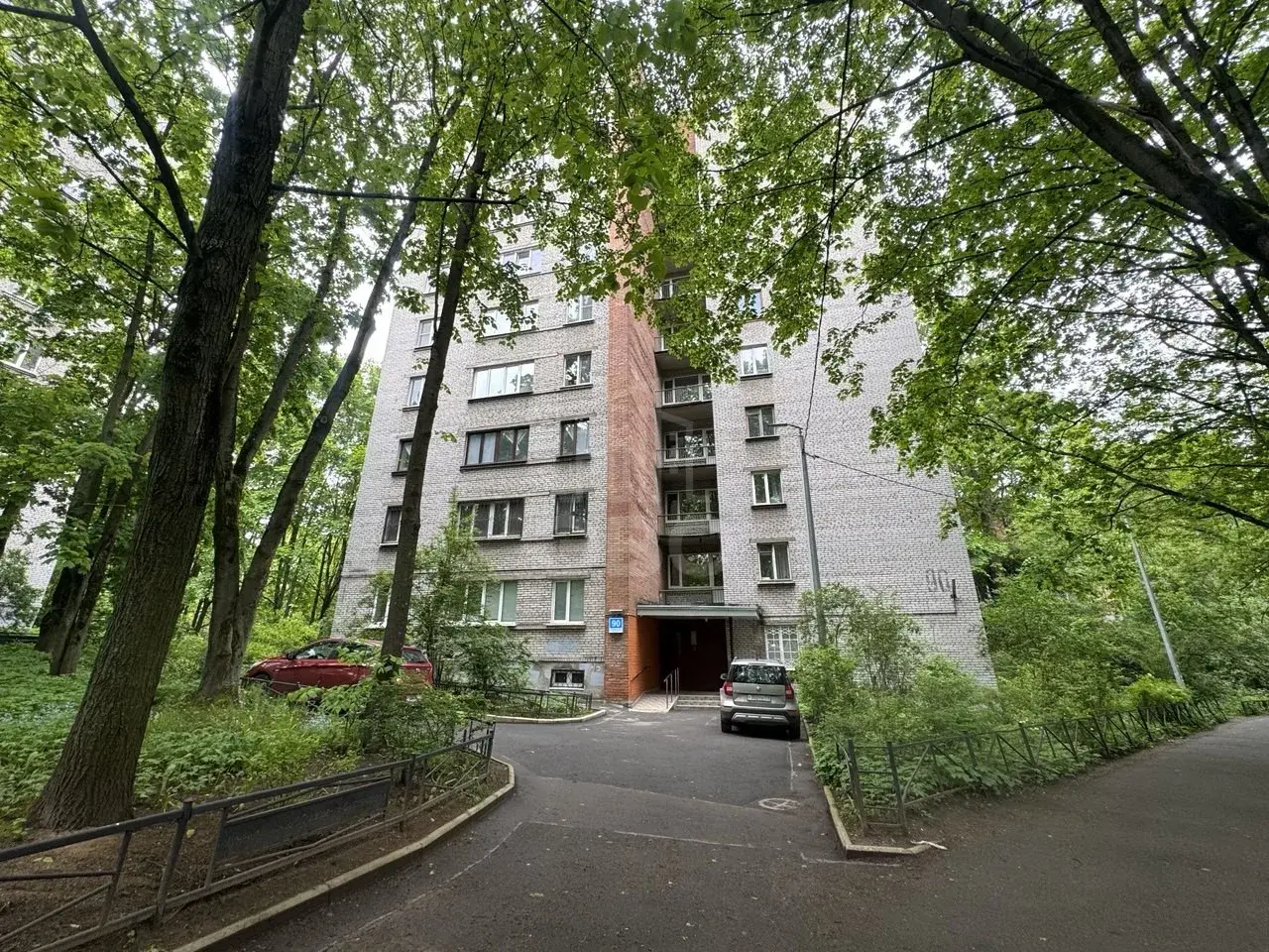 трехкомнатная квартира в Санкт-Петербурге по адресу: Тореза проспект, 90