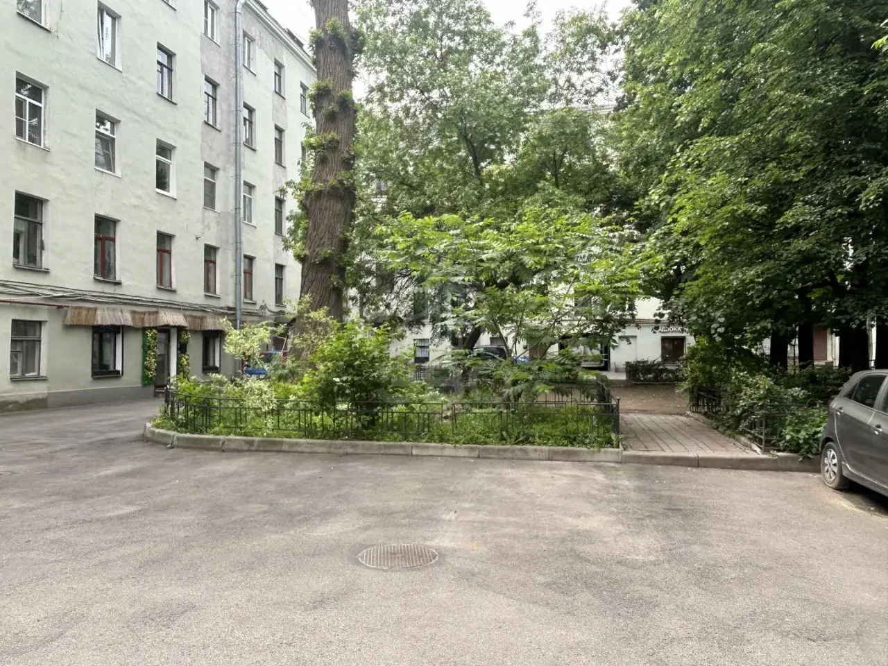 трехкомнатная квартира в Санкт-Петербурге по адресу: Апраксин пер., 11