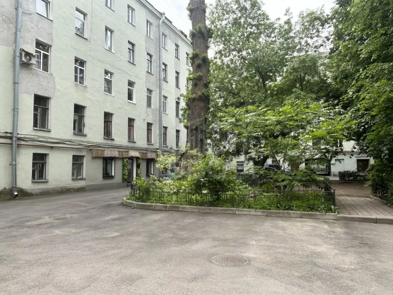 трехкомнатная квартира в Санкт-Петербурге по адресу: Апраксин пер., 11