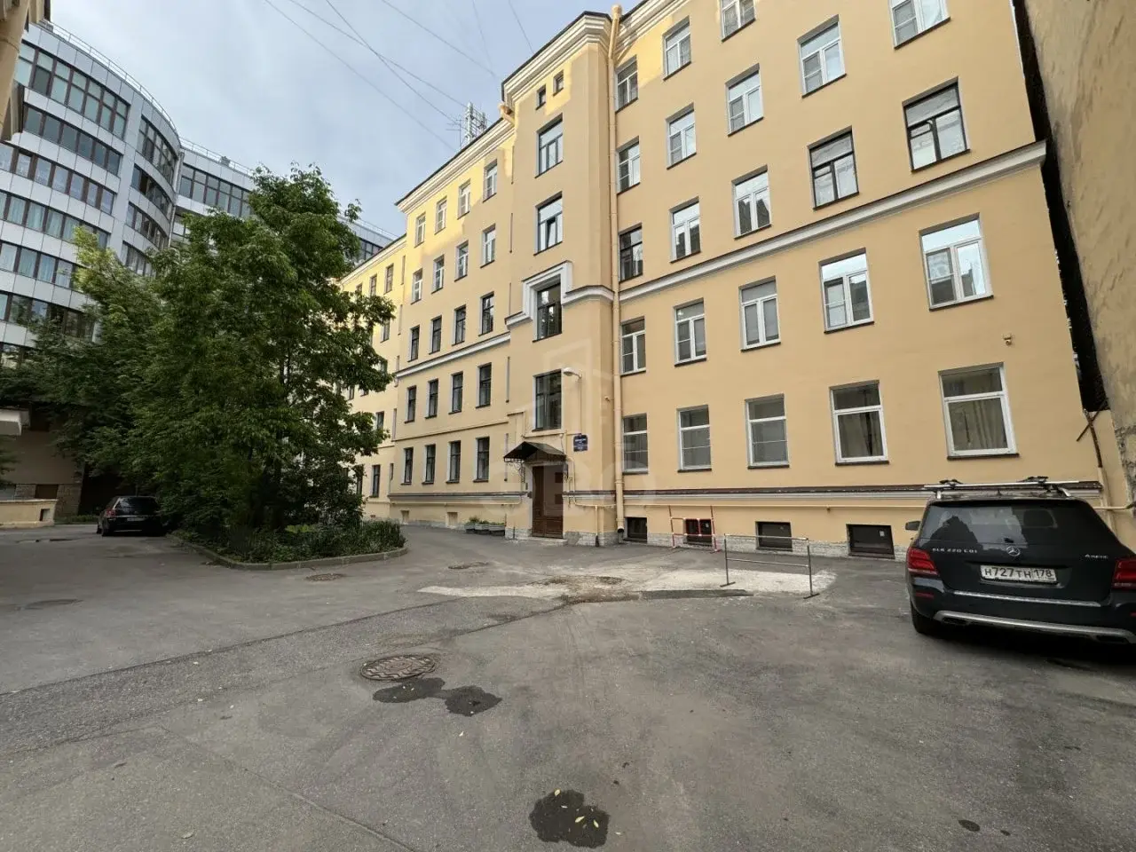 трехкомнатная квартира в Санкт-Петербурге по адресу: Таврическая ул., 31, к Б