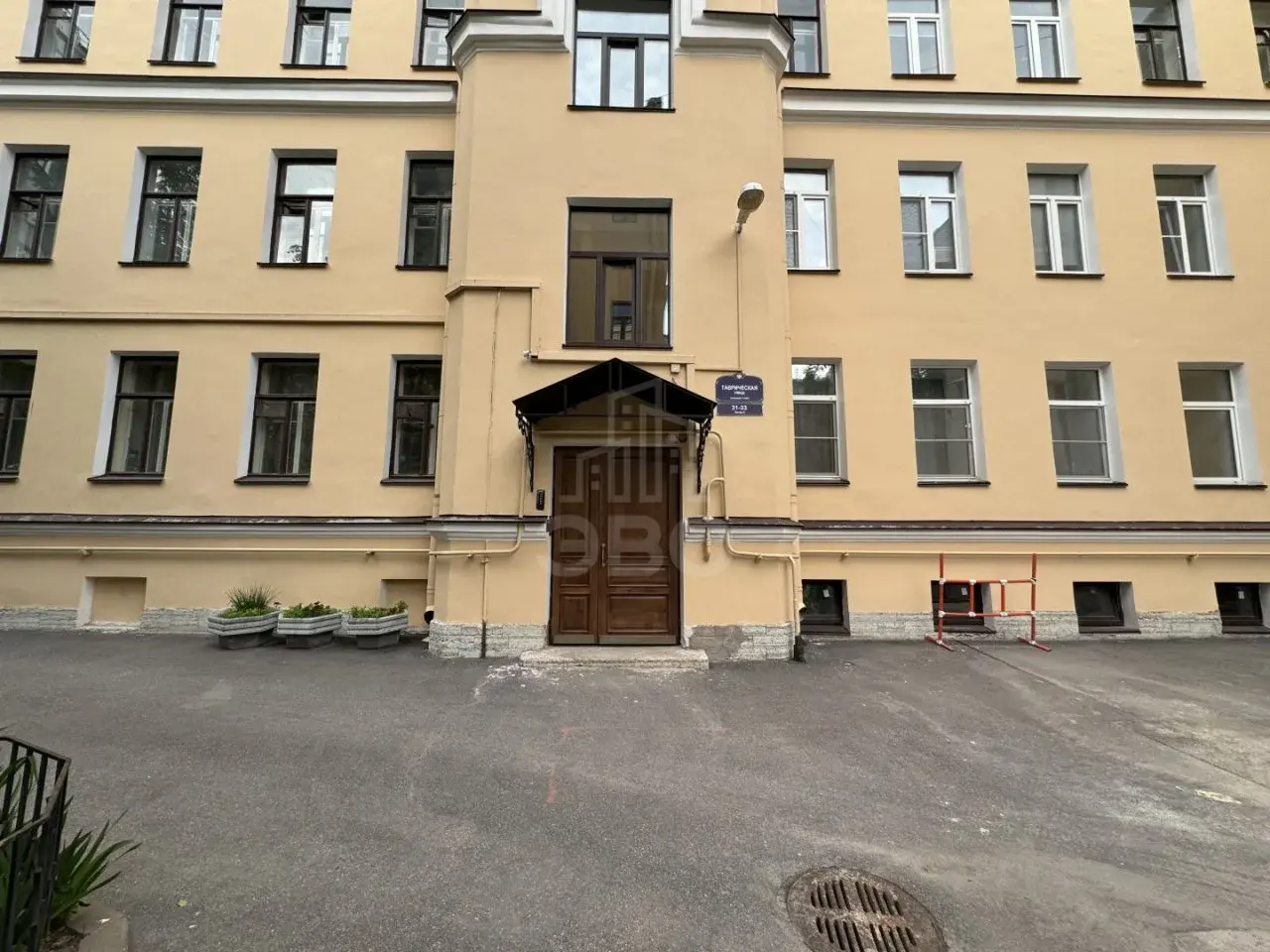трехкомнатная квартира в Санкт-Петербурге по адресу: Таврическая ул., 31, к Б
