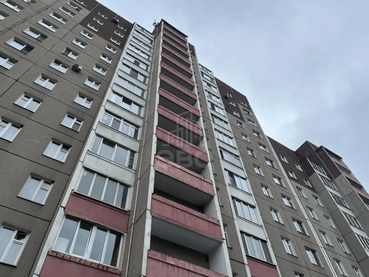 трехкомнатная квартира в Санкт-Петербурге по адресу: Свеаборгская ул., 12