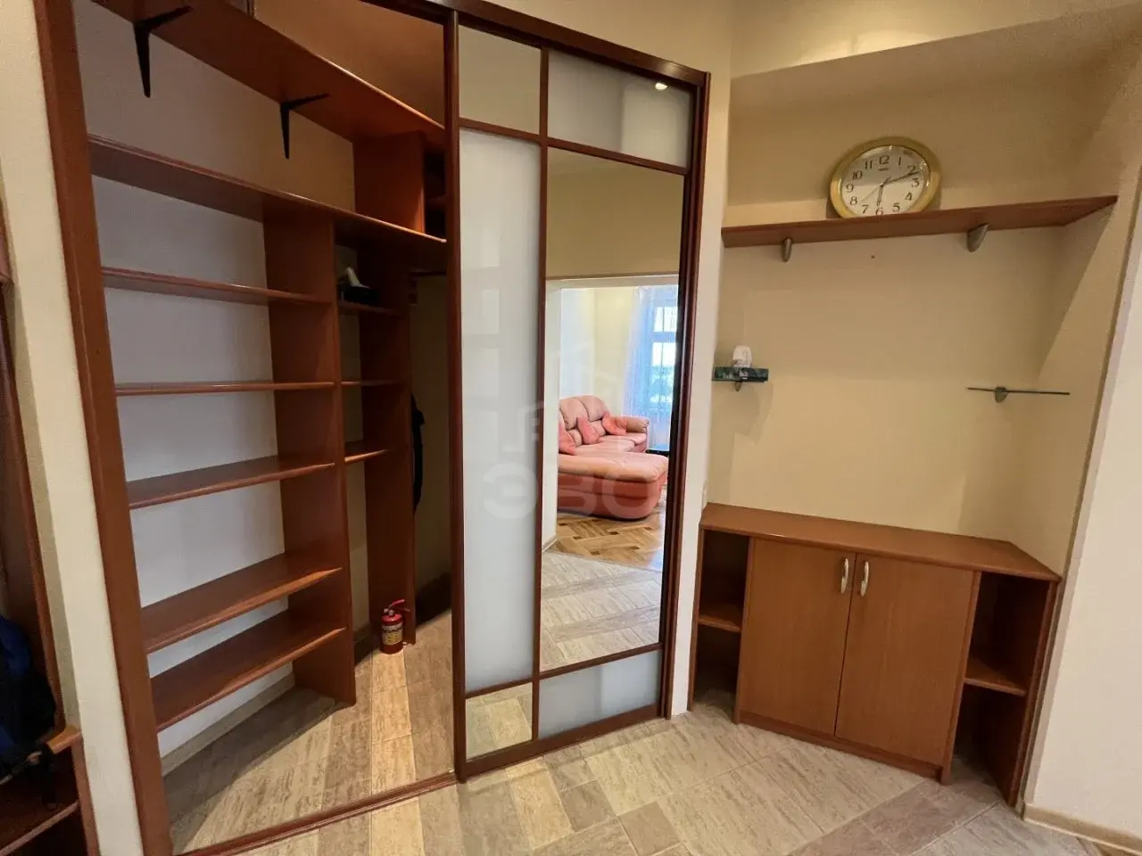 трехкомнатная квартира в Санкт-Петербурге по адресу: Свеаборгская ул., 12