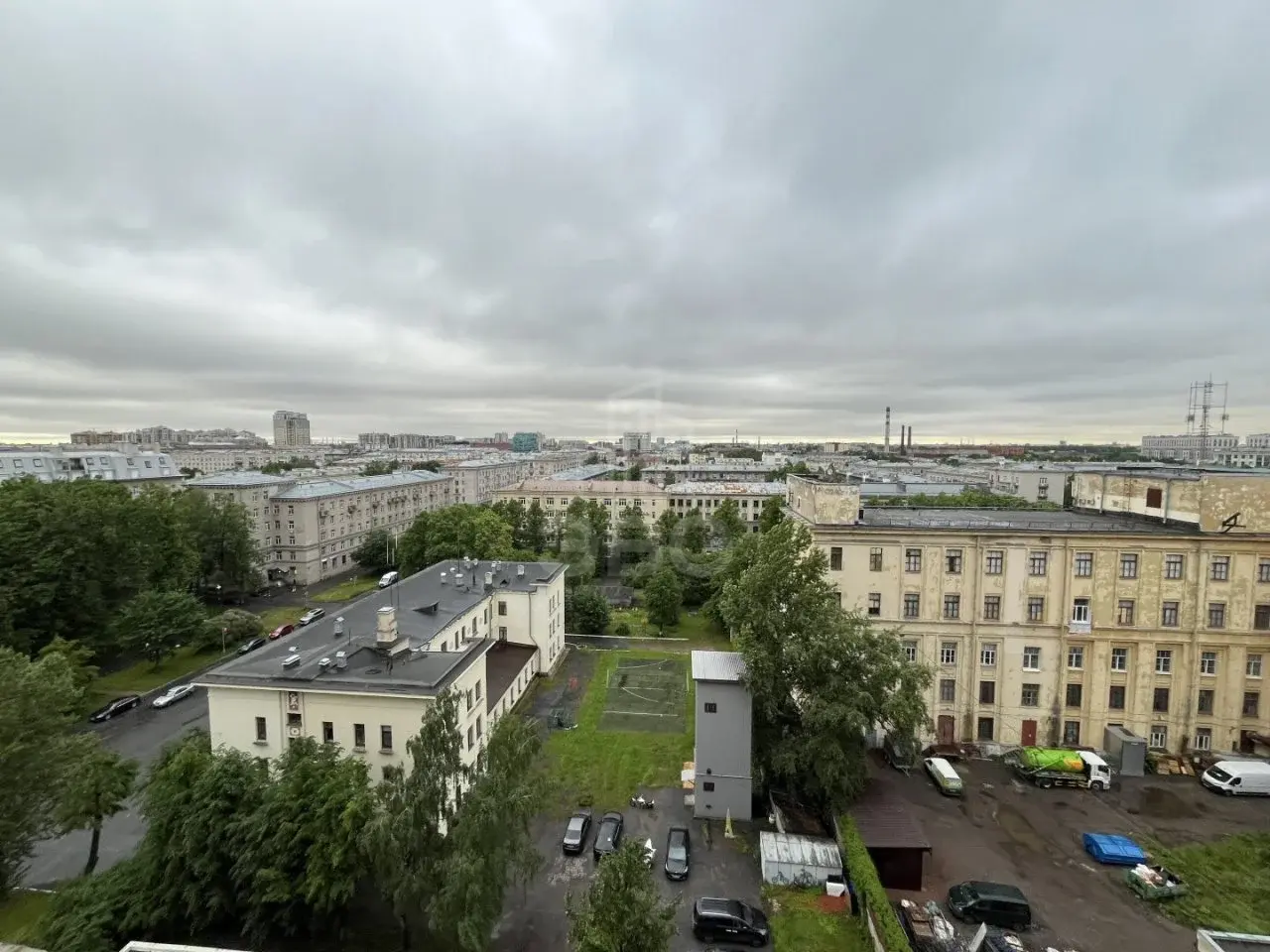 трехкомнатная квартира в Санкт-Петербурге по адресу: Свеаборгская ул., 12