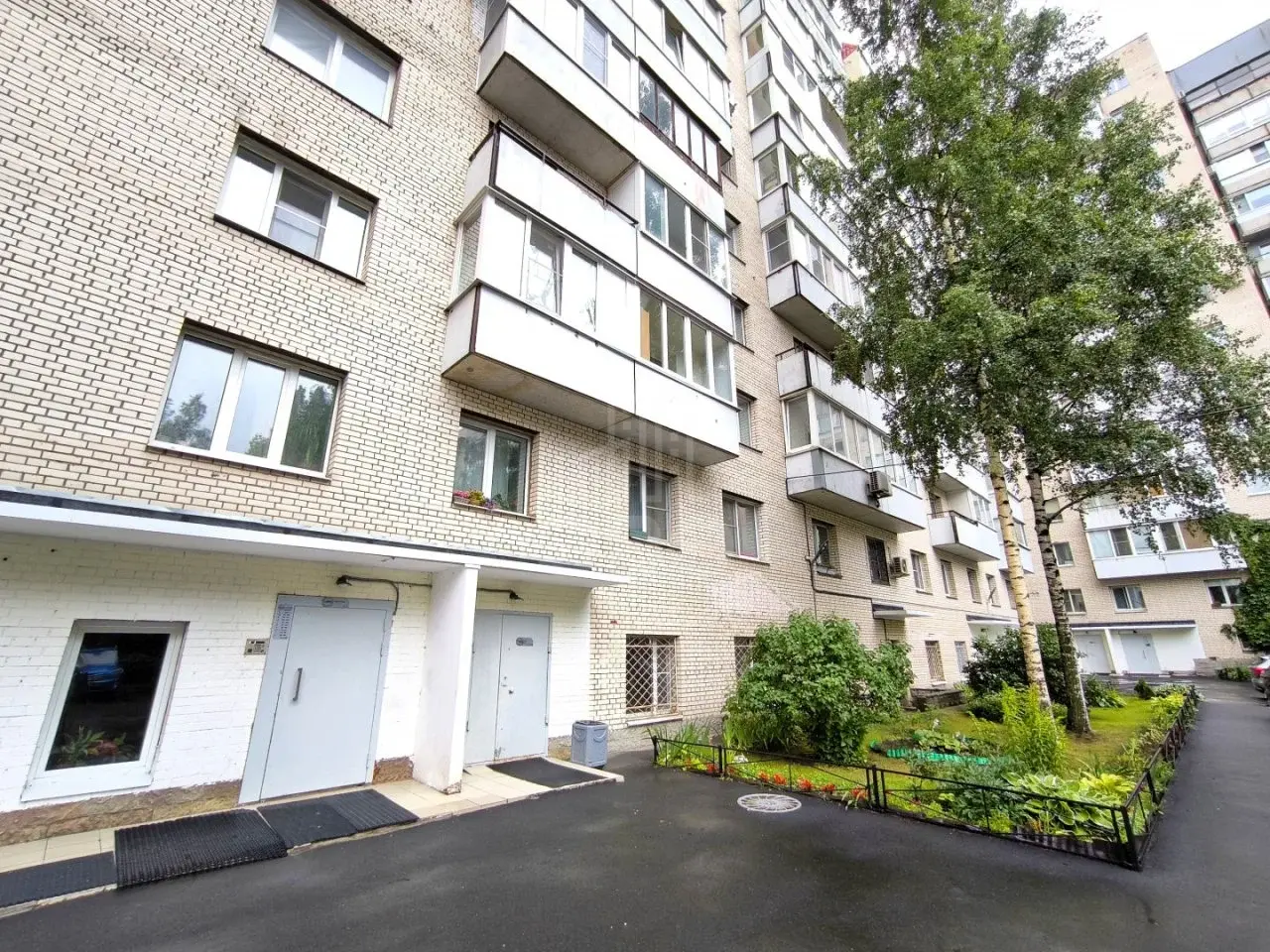 трехкомнатная квартира в Санкт-Петербурге по адресу: Савушкина ул., 118