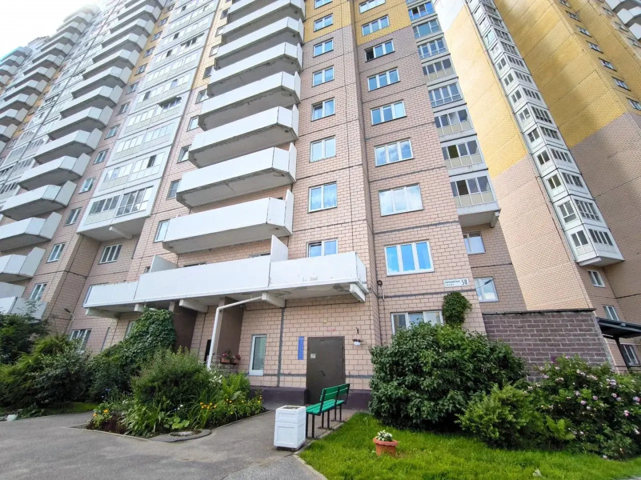 трехкомнатная квартира в Санкт-Петербурге по адресу: Парашютная ул., 58