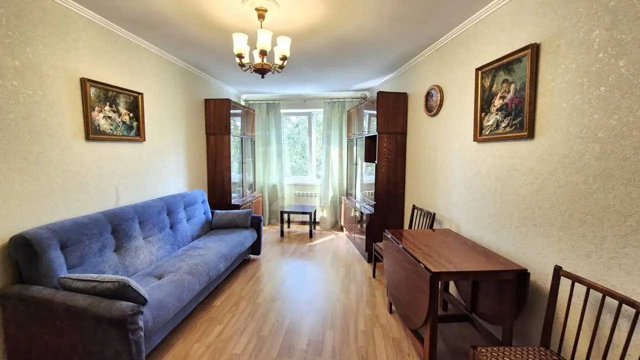 трехкомнатная квартира в Санкт-Петербурге по адресу: Парашютная ул., 4, к 1