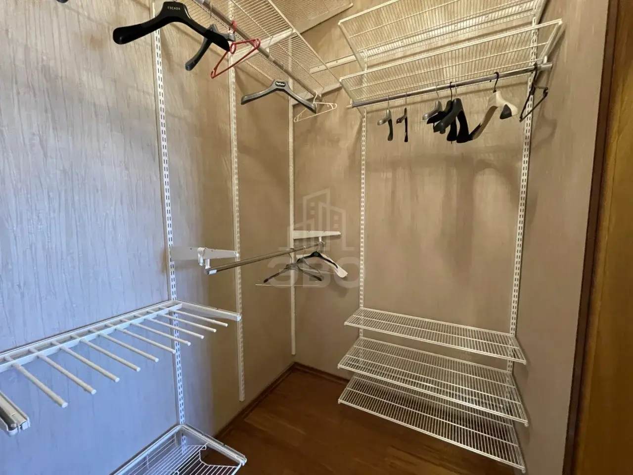 трехкомнатная квартира в Санкт-Петербурге по адресу: 3-й Озерковский пер., 1, к 1